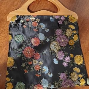 Colorful Floral Purse With Wooden Handel